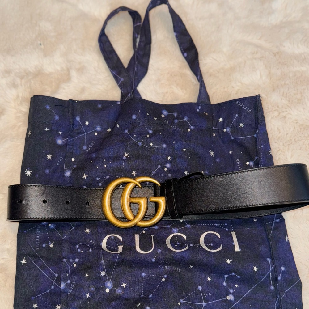 100% Authentic Classic Gucci Black Leather Marmont Belt with Gold GG Buckle